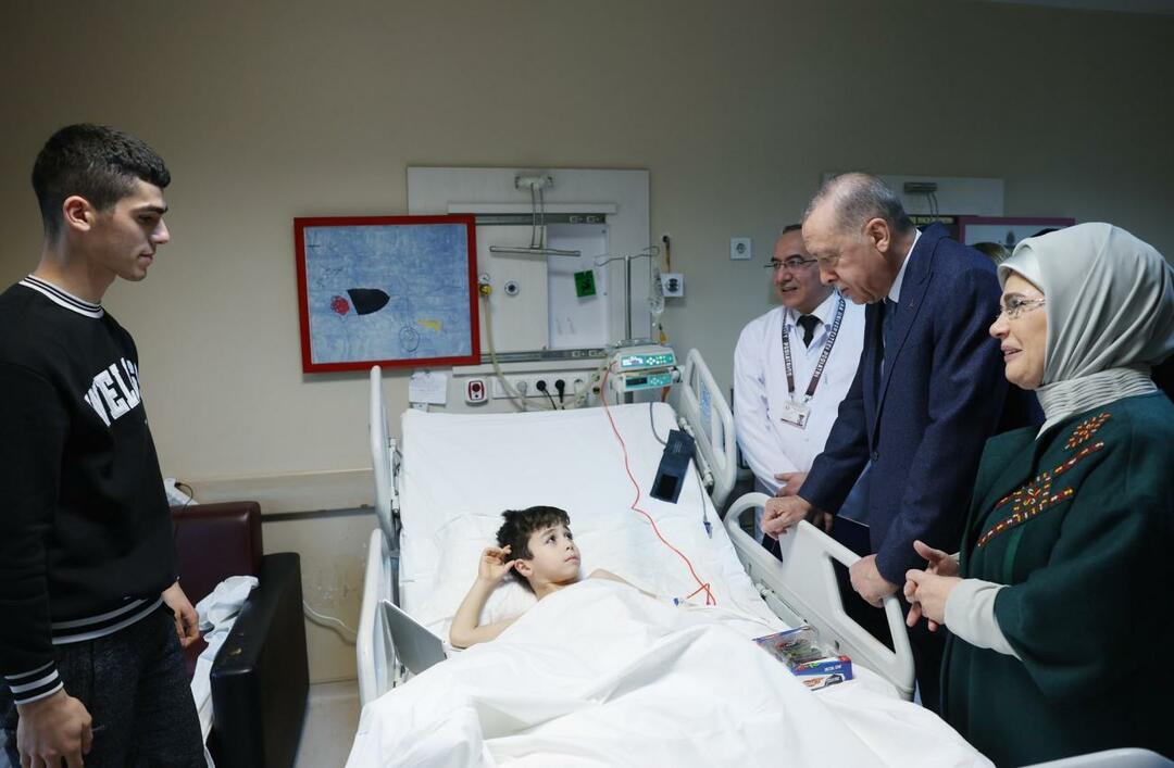 Presidentti Erdoğan ja hänen vaimonsa Emine Erdoğan tapasivat katastrofin lapset