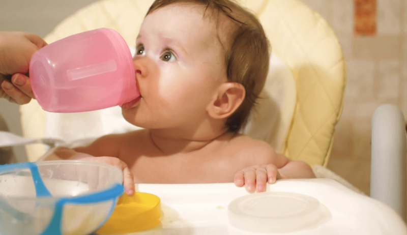 Kuinka paljon vettä tulisi antaa vauvoille?