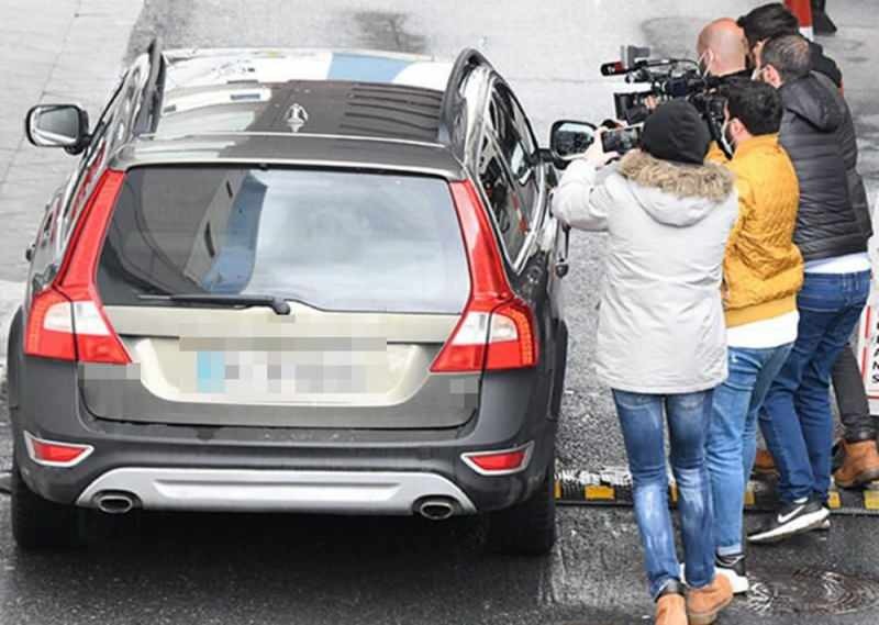 Autoonsa istunut Kenan imirzalıoğlu lähti sieltä.