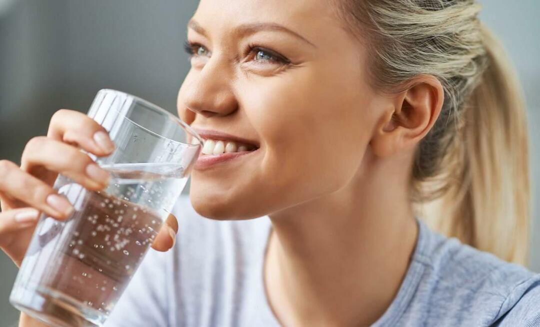 Mitä hyötyä juomavedestä on iholle ja hiuksille? Parantaako runsas veden juonti ihoa?