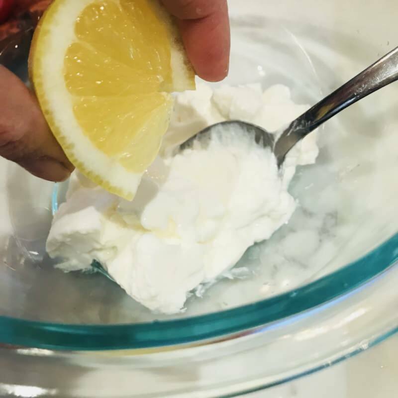 Mitä hyötyä jogurtista ja sitruunamaskista on iholle? Kotitekoinen jogurtti ja sitruuna-naamio