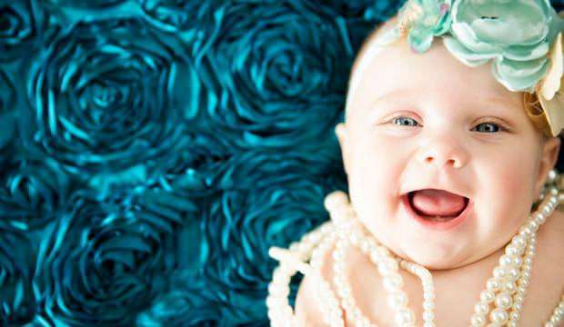 Kuinka tehdä kukkainen pääpanta vauvoille? Mallit viihtyisistä päänauhoista