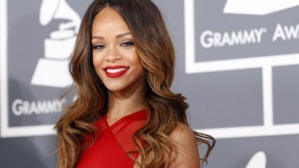 Online punaisen huulipunan ratsastustunti Rihannasta