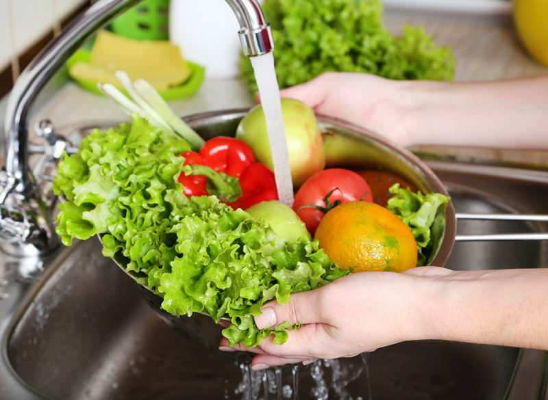 ÄLÄ Pese vihanneksia ja hedelmiä kalsiumsohvalla