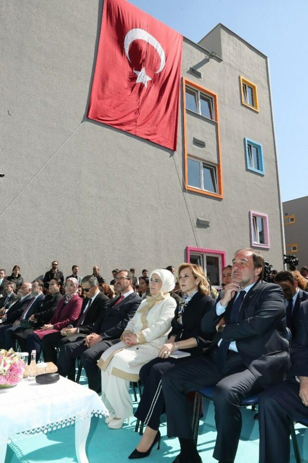 Ensimmäinen rouva Erdoğan: Viimeisen 17 vuoden aikana lähes 55 tuhatta vammaista on työskennellyt