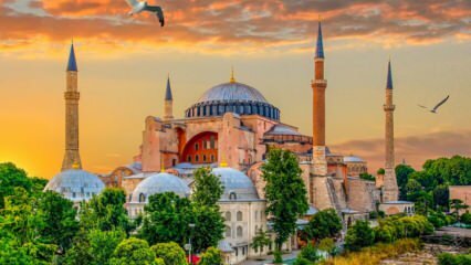 Mistä ja miten päästä Hagia Sofian moskeijaan? Missä piirissä on Hagia Sofian moskeija