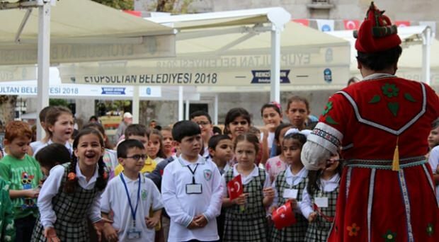 Lapset aloittivat koulun 500-vuotisella ottomaanien perinteellä