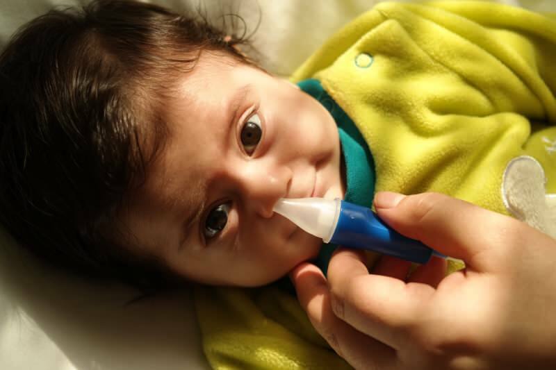 Kuinka puhdistaa vauvojen nenä vahingoittamatta? Nenän tukkoisuus ja puhdistusmenetelmä imeväisillä