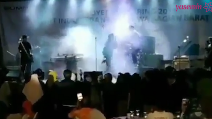 Indonesian tsunami heijastui kameroihin konsertin aikana!