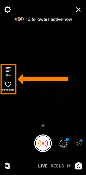 kuvakaappaus Instagram Live -lähetyksestä, josta näkyvät otsikko- ja varainkeruukuvakkeet ympyröityinä oransseilla