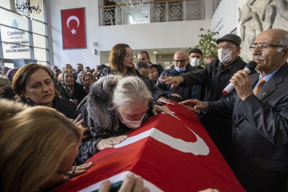 Özge Ulusoyn isä jätettiin jäähyväiset viimeiselle matkalleen