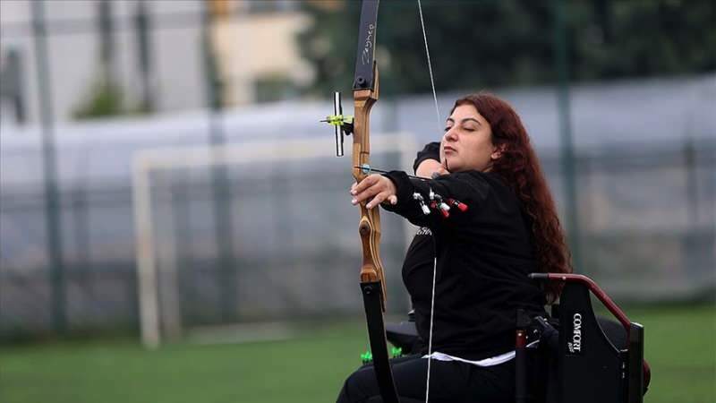 Paralympiaurheilija Miray Aksakallı näyttää taistelullaan esimerkin kaikille