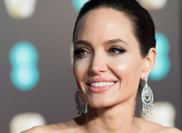 Angelina Jolie kirjoittaa
