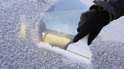 Kuinka estää jäätä auton ikkunoista?