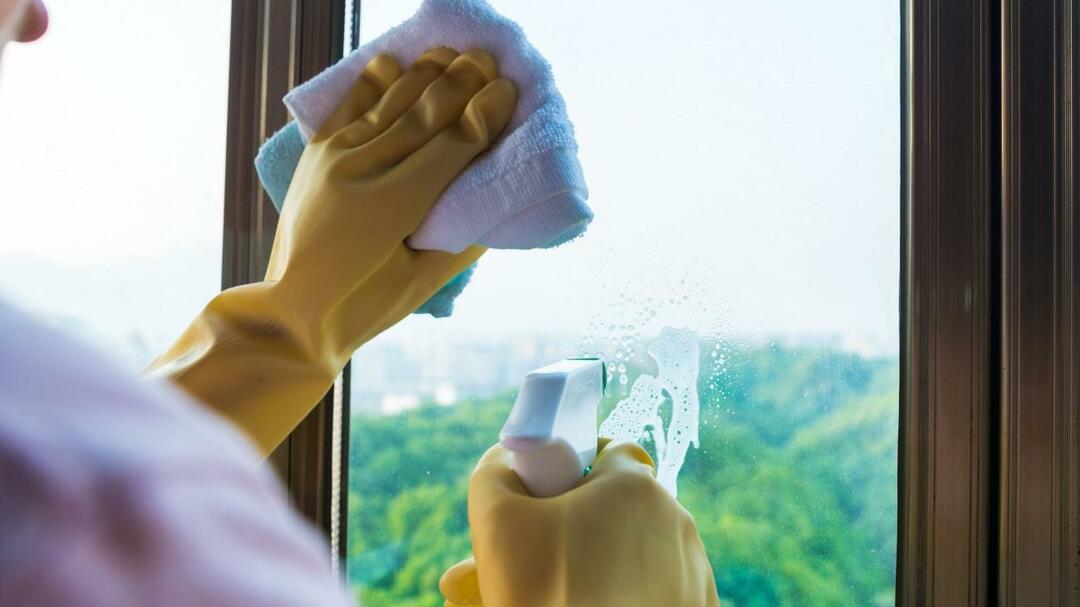 Miten ikkunat puhdistetaan? Seos, joka ei jätä tahroja lasia pyyhittäessä! Jotta ikkunat eivät pidä sadevettä