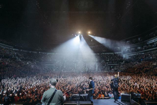 rock-yhtye Toten Hosen keräsi yli miljoona euroa maanjäristyksen uhreille konsertissa