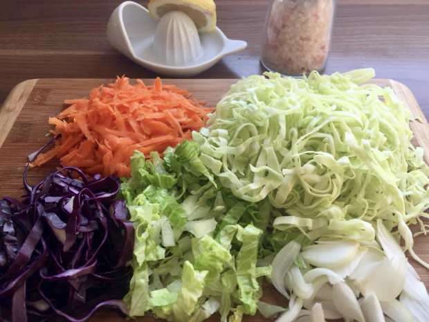 Kuinka tehdä käytännöllinen Coleslaw -kaali salaatti?