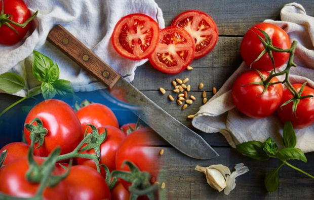 Kuinka saada tomaattimehu parannuskeinoksi