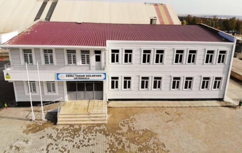 Taiteilija Ebru Yaşarin koulu vihittiin käyttöön!