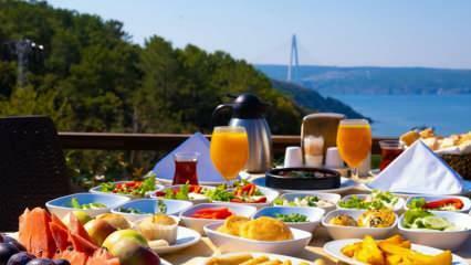 Mitkä ovat Istanbulin parhaat aamiaispaikat? Ehdotuksia luontoon kietoutuneiksi aamiaispaikoiksi...