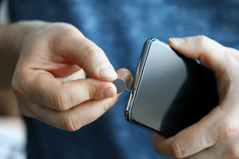 SIM-kortin poistaminen Android-älypuhelimesta