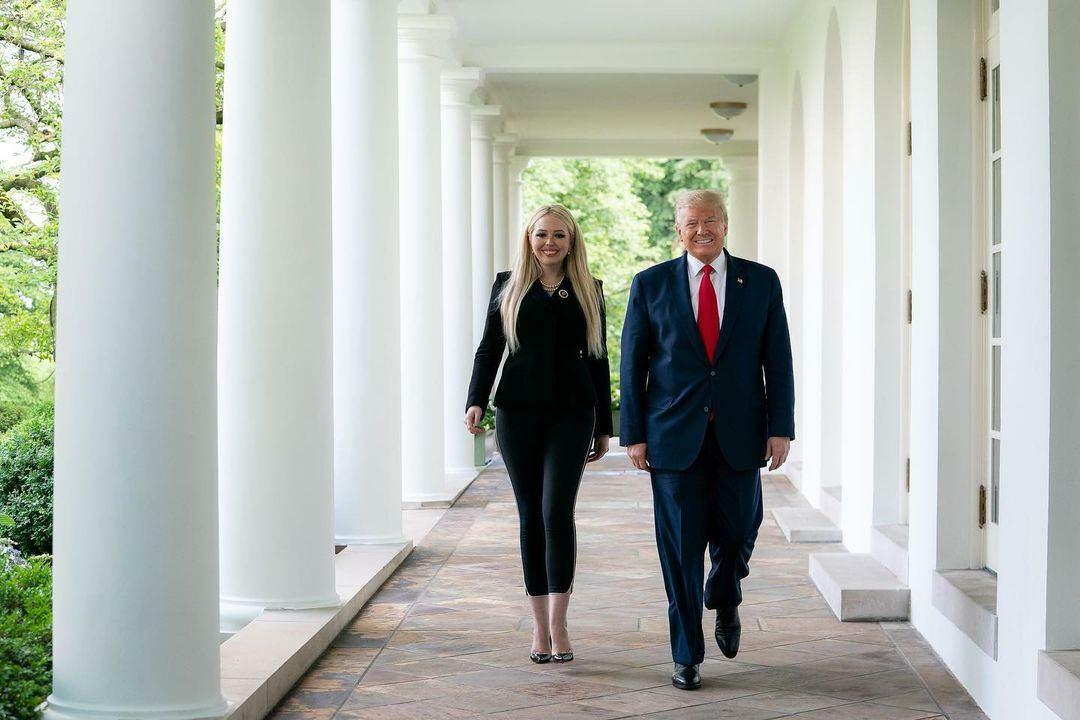 Donald Trumpin tytär Tiffany Trump meni naimisiin! Trumpin hääpuvut leimasivat häitä