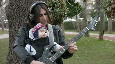 Metin Türkcan ja hänen vauva
