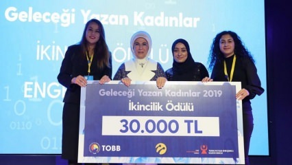 Ensimmäisen lady Lady Erdoğanin tulevaisuuden naisia ​​kirjoittavat palkinnot