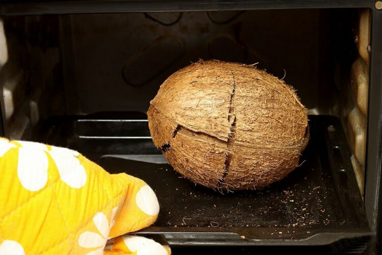Kuinka leikata kookospähkinää?