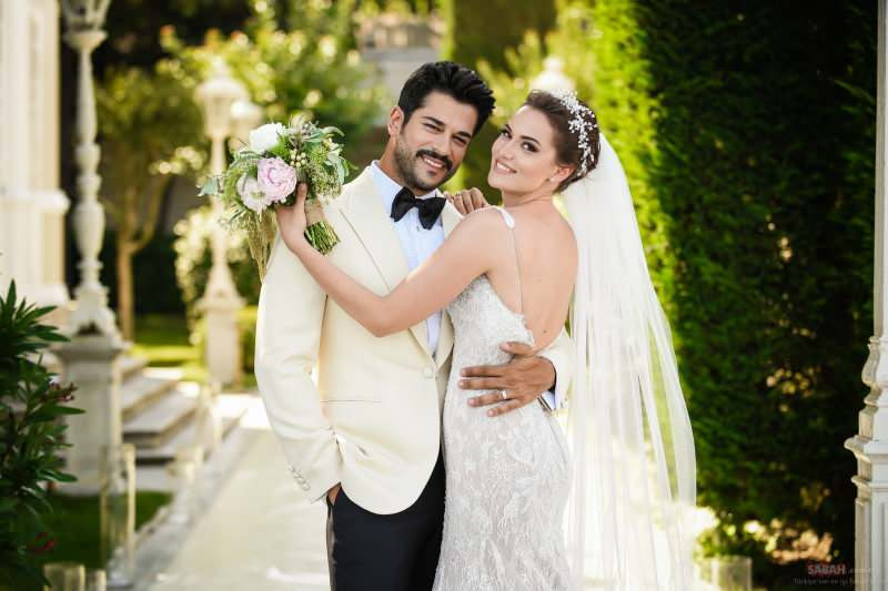 Burak Özçivit ja Fahriye Evcen menivät naimisiin vuonna 2017