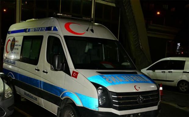Ambulanssi odotti ovella esiintyvää Cem Yilmazia!