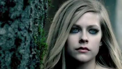 Avril Lavigne sai hiljaisen tappajataudin!