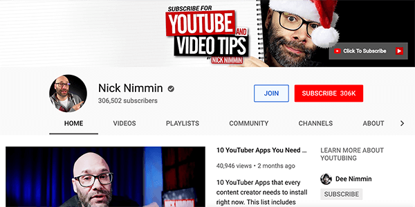 Tämä on kuvakaappaus Nick Nimminin YouTube-kanavasta. Yläosassa kansikuvassa näkyy Nick joulupukin hatussa. Hän kurkistaa spiraaliin sidotun muistikirjan kuvan takaa. Muistikirjan sivulla on teksti "Tilaa YouTube- ja videovinkkejä". Hänen kanavansa 306502 tilaajana.
