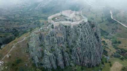 Herääminen Missä Kuvelin linna sijaitsee Suuressa Seljukissa? Kuvelin linnan historiallinen merkitys