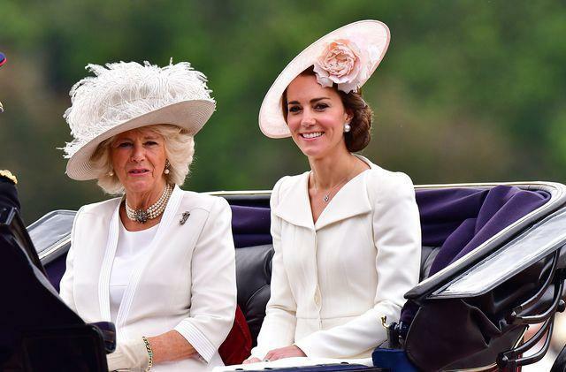 Englannin kuningas III. Charlesin vaimo Camilla ja Kate Middleton