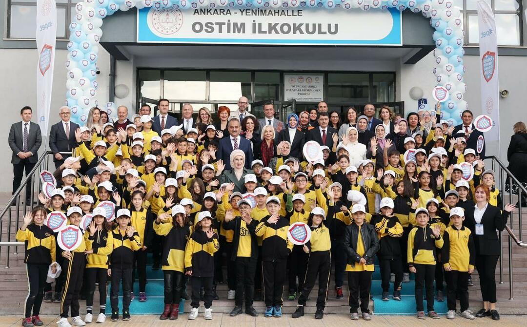 Emine Erdoğan vieraili Ostimin peruskoulussa