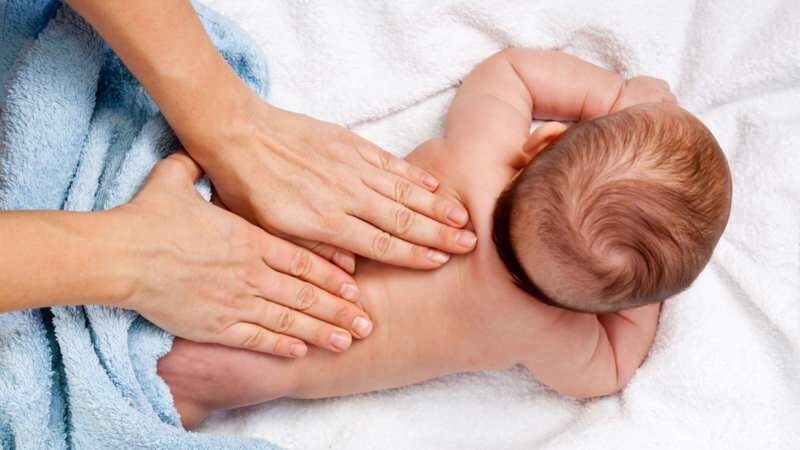 Kuinka käyttää peräpuikkoja vauvoilla? Peräpuikkojen ja oliiviöljyn käyttö ummetuksessa