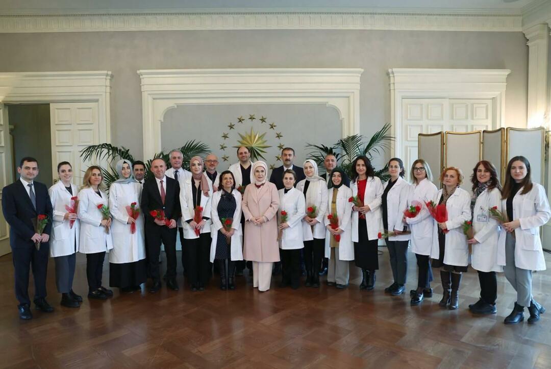 Emine Erdoğan tapasi presidentin lääkintäryhmän