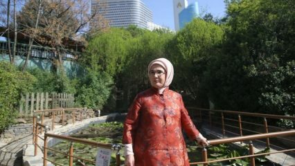 Ensimmäinen rouva Nezahat Gökyiğit kasvitieteellisessä puutarhassa!