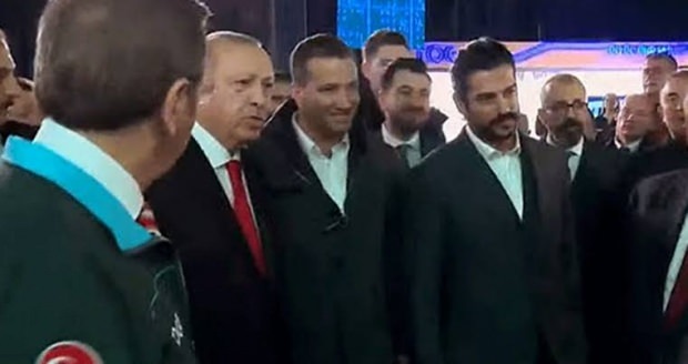 Presidentti Recep Tayyip Erdogan ja Burak Ozchivit 