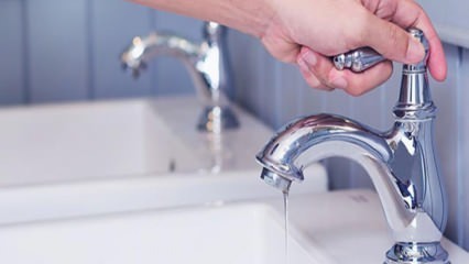 Kuinka vaihtaa kylpyhuonehana? Kuinka vaihtaa vettä vuotava hana-akku?