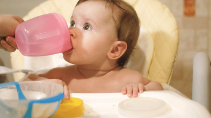 Milloin vauvoille annetaan vettä? Annetaanko vettä vauvalle ruokitulle vauvalle siirtyessä täydentävään ruokaan?
