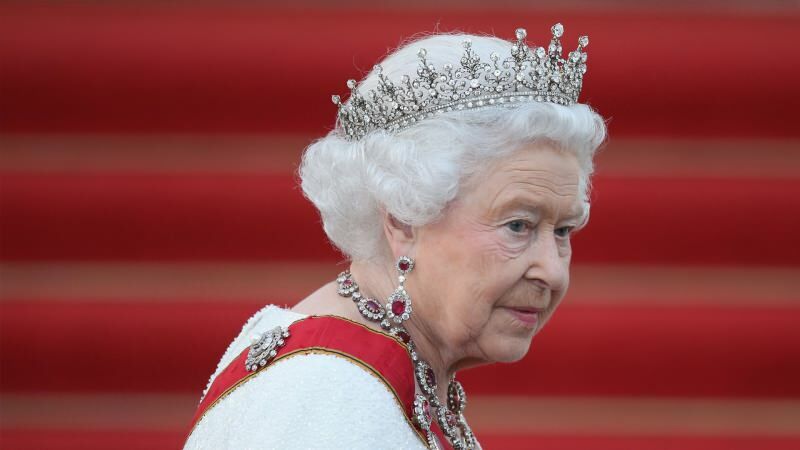 Kuningatar Elizabeth, 93, lähti palatsista pelätäkseen koronavirusta!