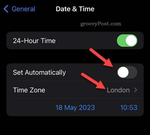 Automaattisen aikavyöhykkeen poistaminen käytöstä iPhonessa