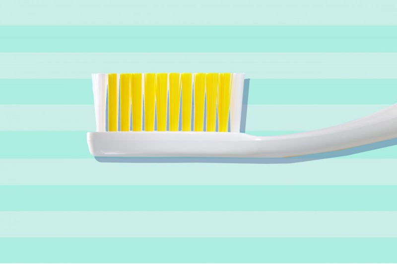 Kuinka puhdistaa hammasharja