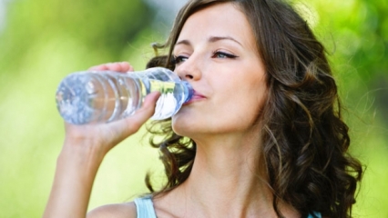 7 tilannetta, joissa sinun ei pitäisi juoda vettä