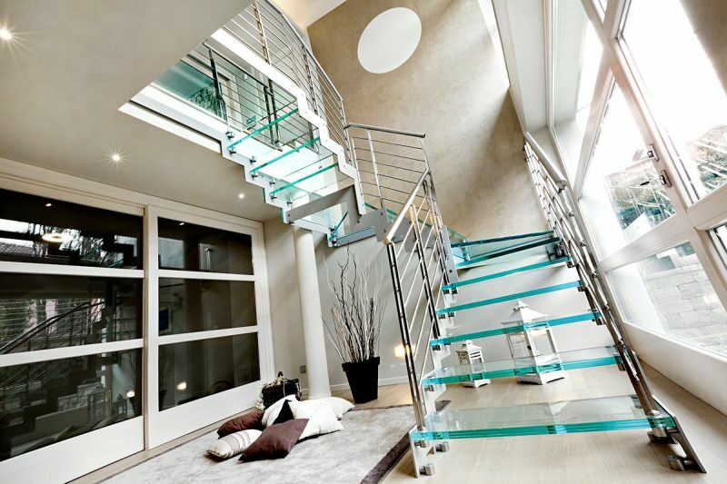 Tyylikkäimmät ja hyödyllisimmät duplex-asuntojen portaikkomallit
