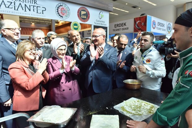 Ensimmäinen rouva Erdoğan vieraili Gaziantepin osastolla