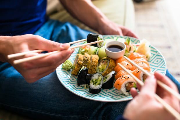 Kuinka syödä sushia? Kuinka tehdä sushia kotona? Sushi temppuja