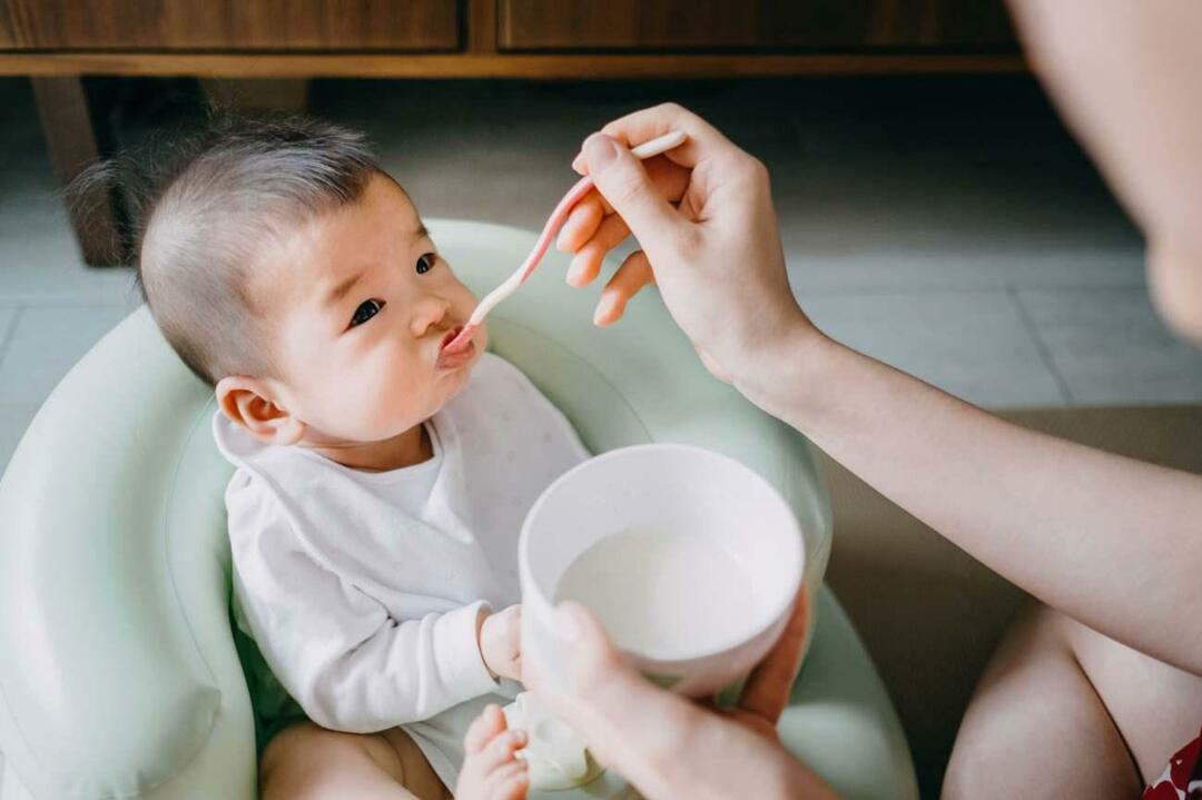 vauvan jogurtin ruokkiminen